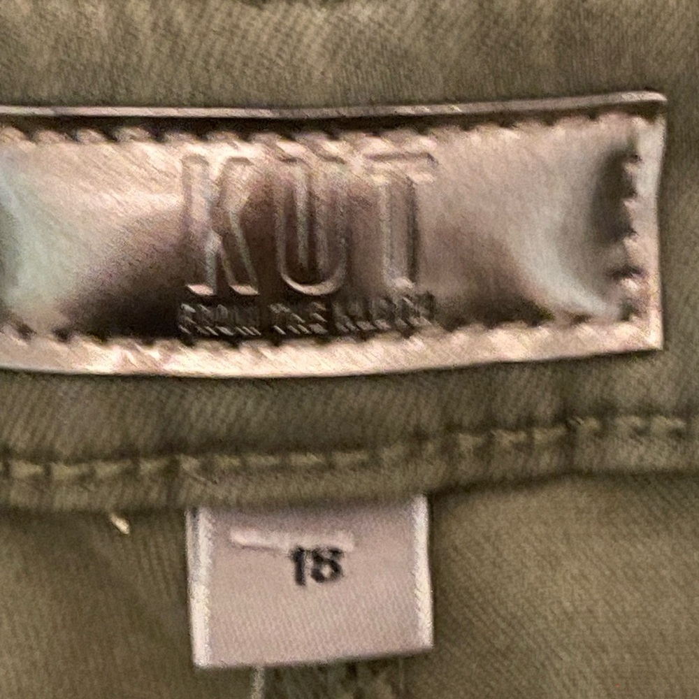 Kut From The Kloth Stretch Twill Catherine 7” Short in Loden Size 18 NWT - Picture 9 of 12